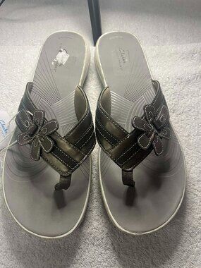 Clarks Cloudsteppers Brinkley Flora sandals in in grey brown size 12 NWT